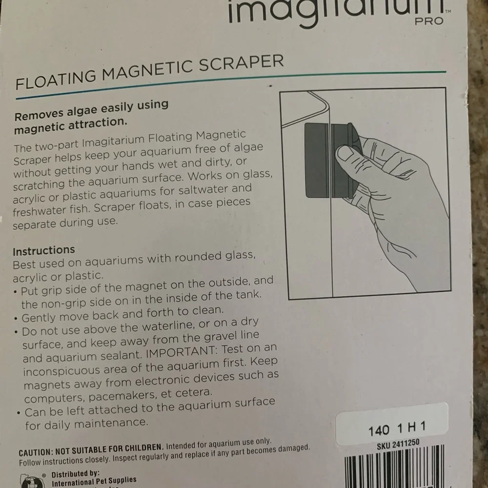 Aquarium floating magnetic scraper